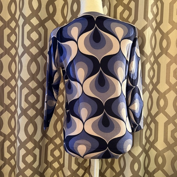 3/4 sleeve sweater - Picture 2 of 3